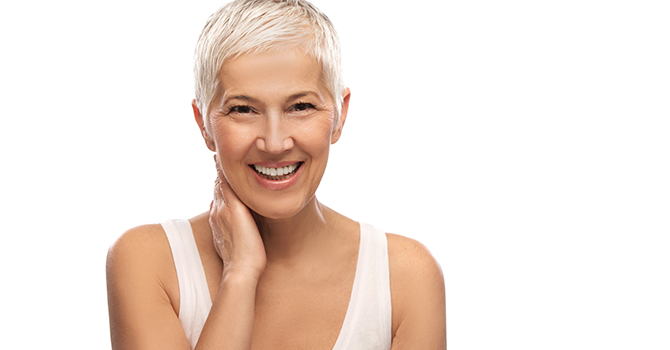 Droge Huid vrouw hand in hals